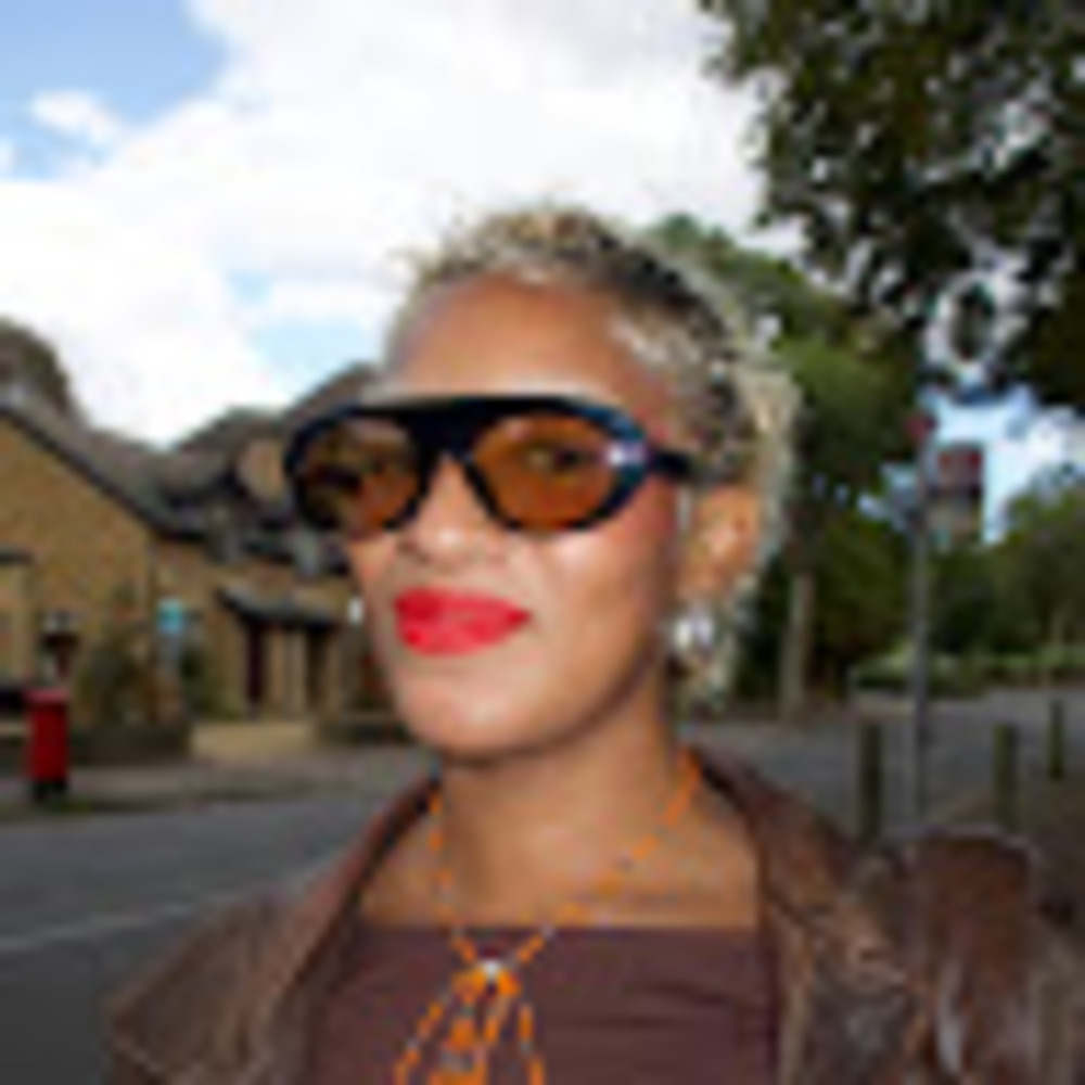 Meet your Posher, Mya